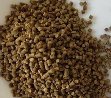2、喂牛用什么飼料好？頂級(jí)牛飼料廠家